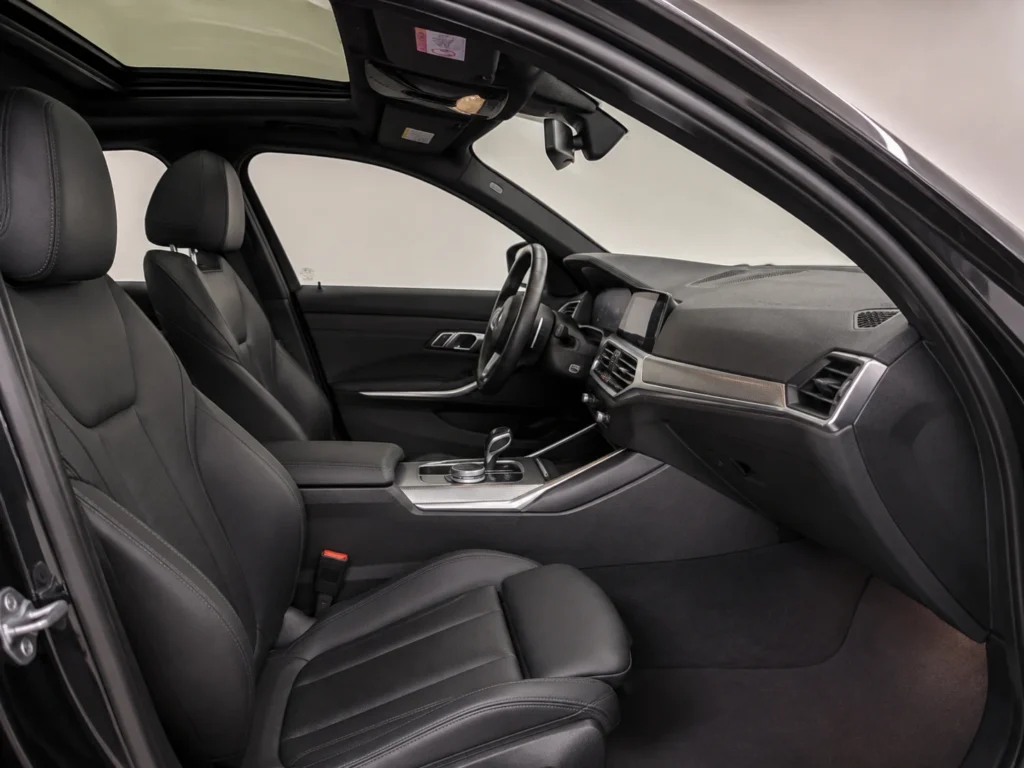 2021-bmw-330i-sedan-interior