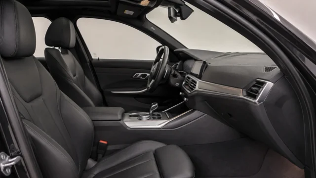 2021-bmw-330i-sedan-interior